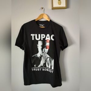 Tupac men's  graphic printer at the front New size Medium Color Black